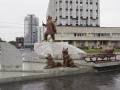 По инициативе Санкт-Петербургского клуба полярников и ФГБУ «Арктический и Антарктический Научно-исследовательский институт» был установлен первый в России памятник полярникам